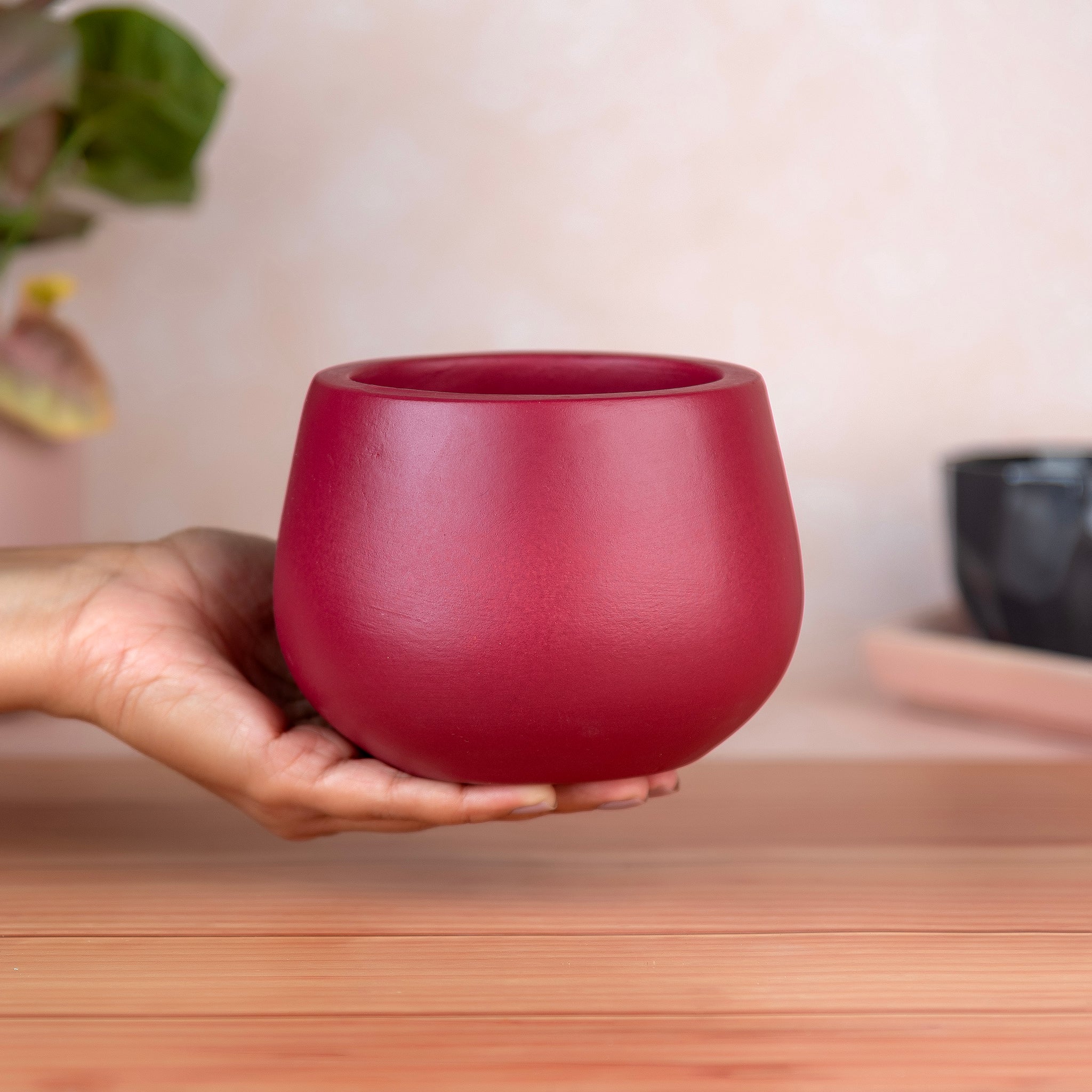 Artmansha 'Minimal' Maroon Terracotta Planter